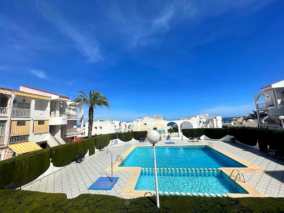 Appartement Apartament à Torrevieja Extérieur photo